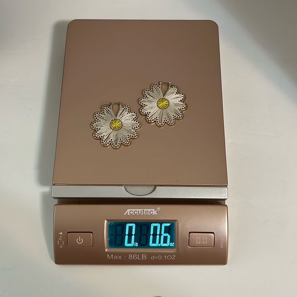 Dangling earrings floral daisy shape white yellow retro boho hippo 70’s 80’s Y2K - Picture 11 of 11